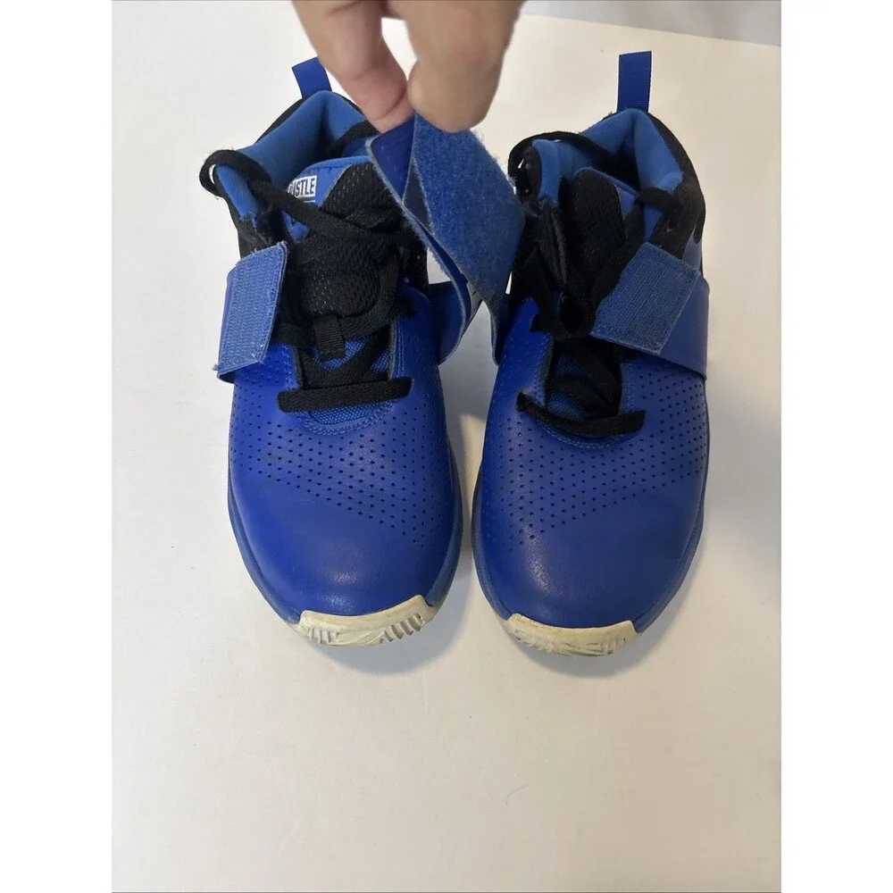 Nike Team Hustle D8 Big Boy's Blue Basketball Athletic Shoes Size 10.5